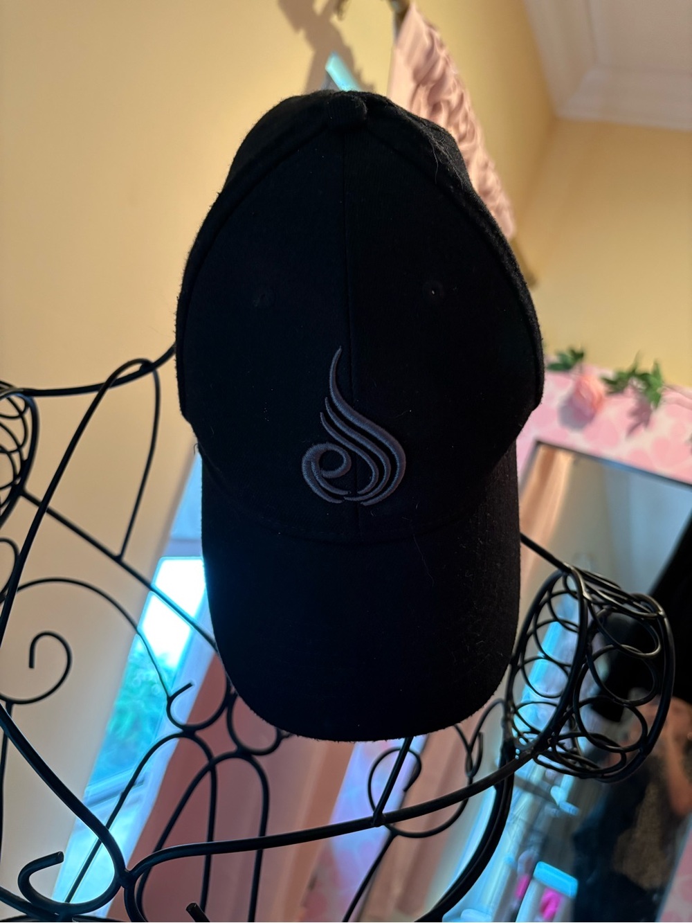 Ryderwear Black Curved-Brim Cap with Embossed Logo - Black